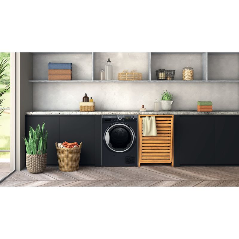 Hotpoint_Ariston-Asciugabiancheria-NTS-M11-93-BLACK-IT-Nero-Lifestyle-frontal