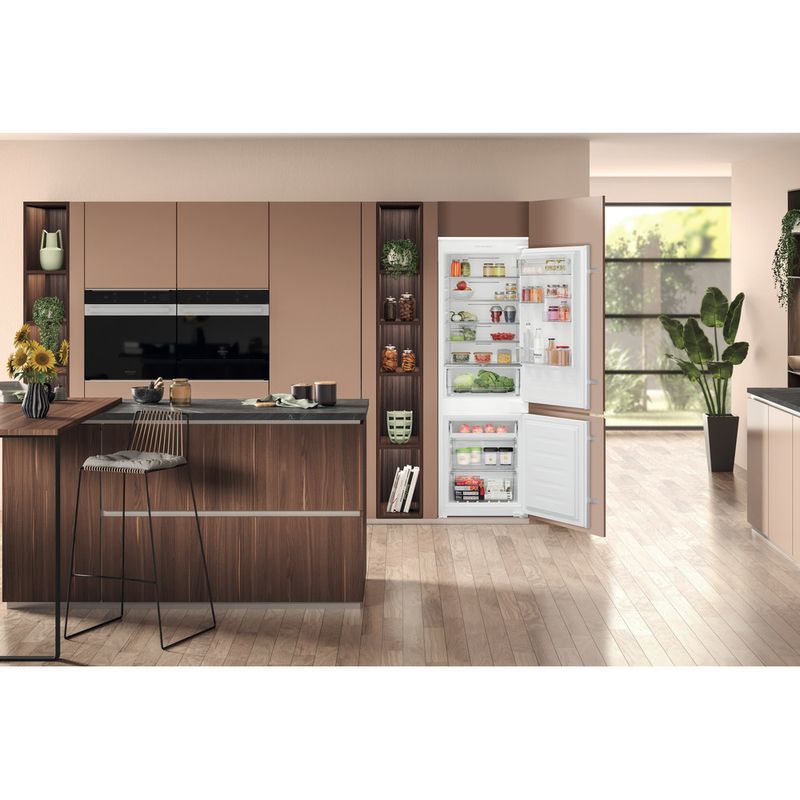 Hotpoint_Ariston Combinazione Frigorifero/Congelatore Da incasso HAC18 T112 Bianco 2 porte Lifestyle frontal open