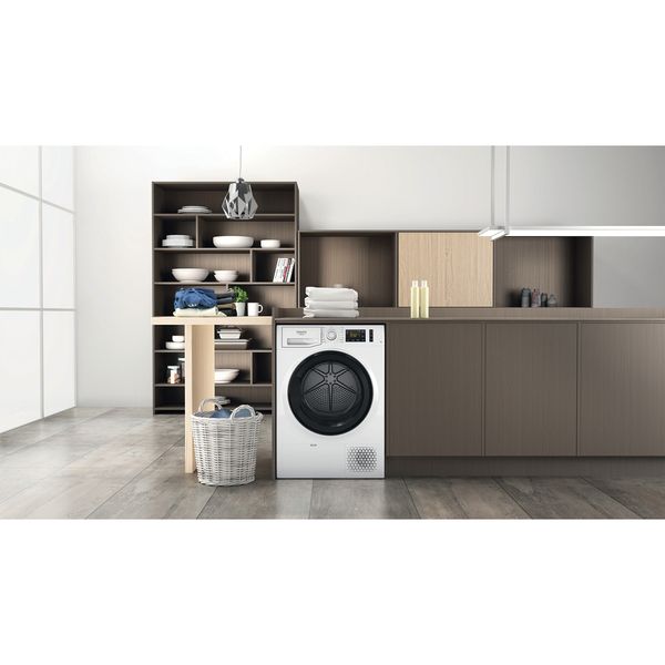Hotpoint_Ariston-Asciugabiancheria-NT-M11-82K-IT-R-Bianco-Lifestyle-frontal