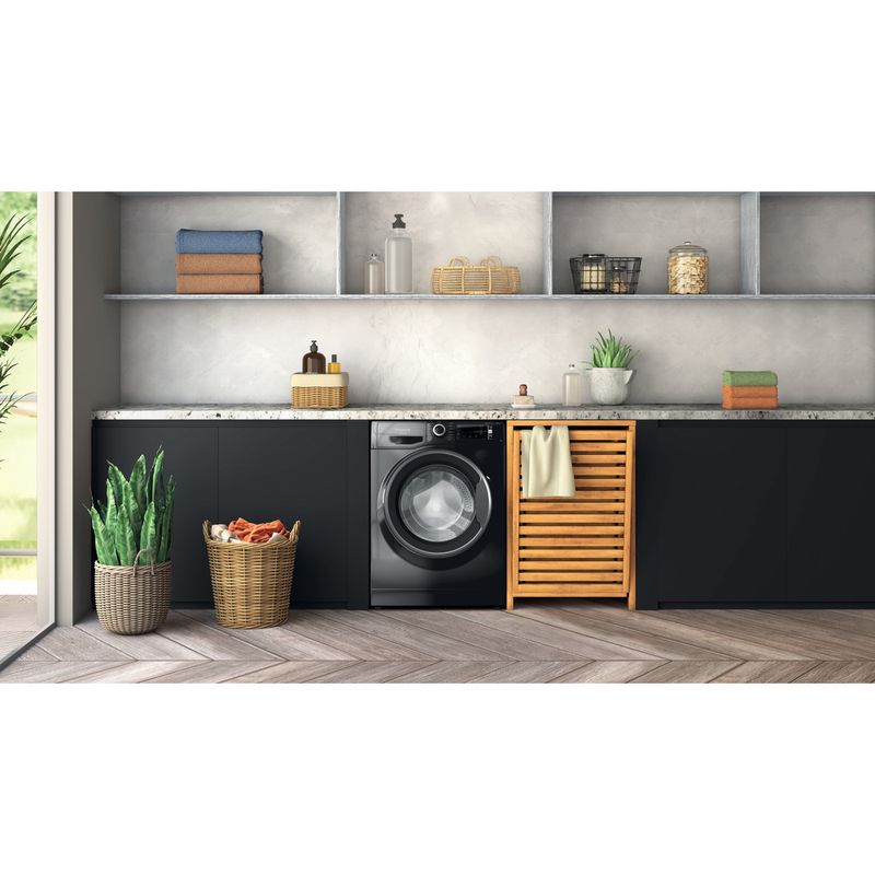 Hotpoint_Ariston-Lavabiancheria-Libera-installazione-NBT-108-BLACK--IT-Nero-Carica-frontale-A-Lifestyle-frontal