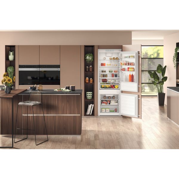 Hotpoint_Ariston Combinazione Frigorifero/Congelatore Da incasso BCB 4020 E Bianco 2 porte Lifestyle frontal open