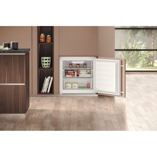 Hotpoint_Ariston Combinazione Frigorifero/Congelatore Da incasso BCB 4020 E Bianco 2 porte Lifestyle detail