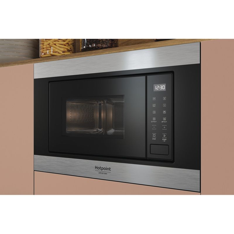 Hotpoint_Ariston-Microonde-Da-incasso-MF20S-IX-HA.1-Inox-Elettronico-20-Solo-microonde-800-Lifestyle-perspective
