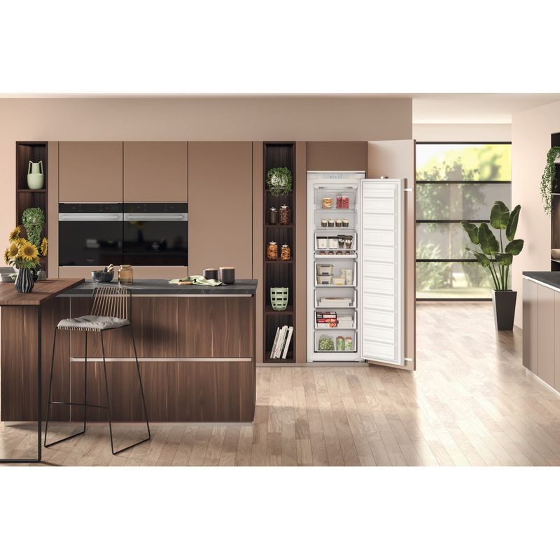 Hotpoint_Ariston-Congelatore-Da-incasso-HASD18F013A1-Bianco-Lifestyle-frontal-open