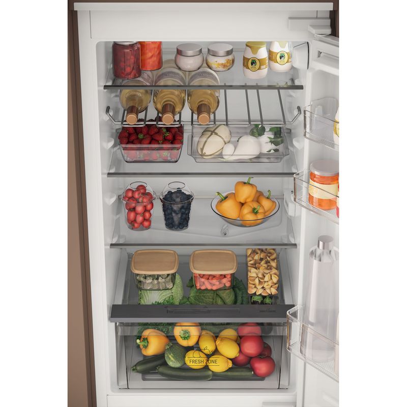 Hotpoint_Ariston-Combinazione-Frigorifero-Congelatore-Da-incasso-HAC18D011B1-Bianco-2-porte-Lifestyle-detail