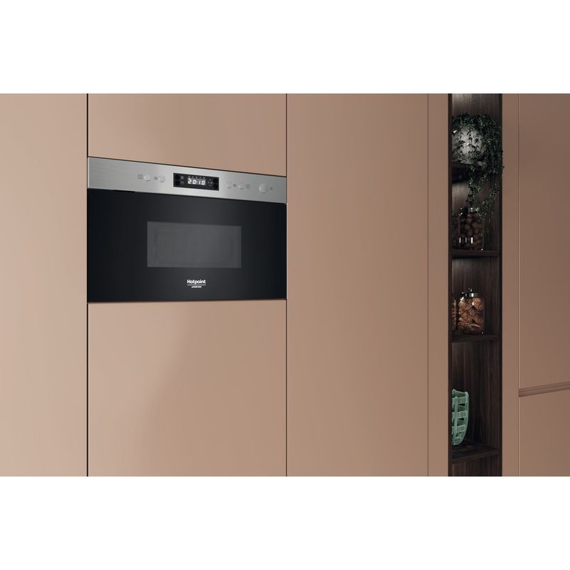 Hotpoint_Ariston-Microonde-Da-incasso-HAM-K12C-X-Inox-Elettronico-22-Microonde---grill-750-Lifestyle-perspective