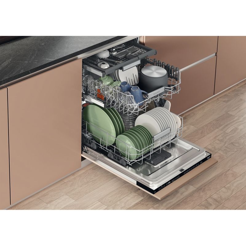 Hotpoint_Ariston-Lavastoviglie-Da-incasso-HA7IA15B2M6LS0-Totalmente-integrato-A-Lifestyle-perspective-open