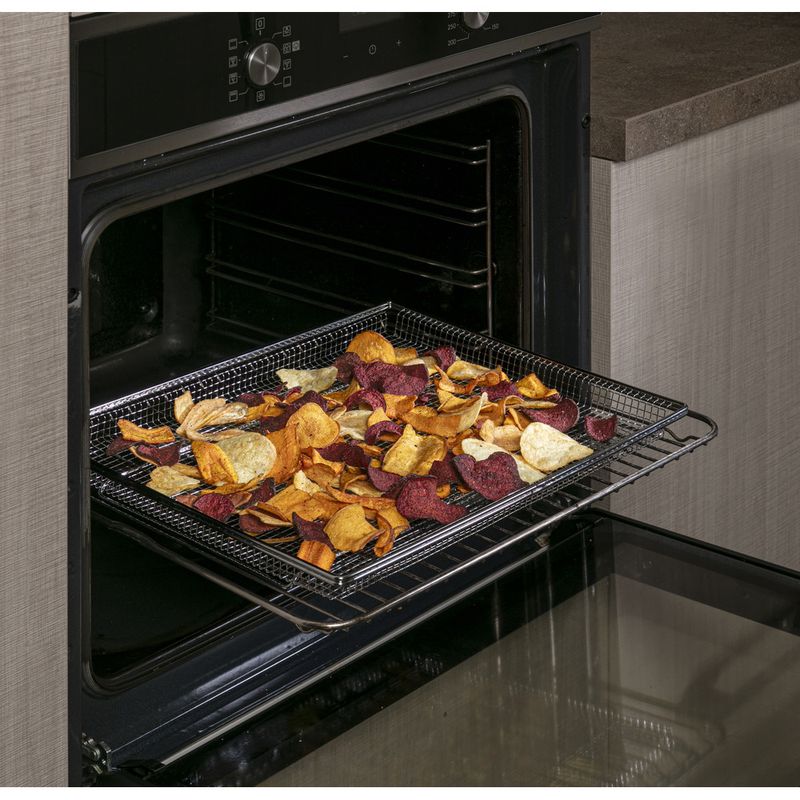 Whirlpool-OVEN-AFR100-Lifestyle-perspective