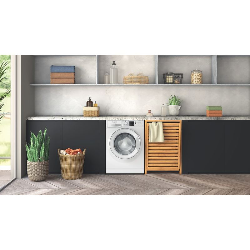 Hotpoint_Ariston-Lavabiancheria-Libera-installazione-NFR89W-IT-Bianco-Carica-frontale-A-Lifestyle-frontal